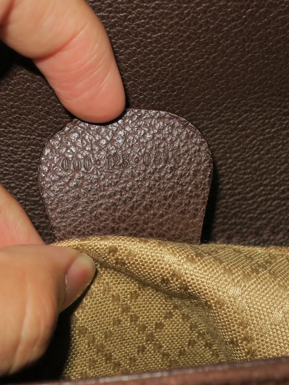✨ Vintage Gucci Small Bamboo Suede Handbag ✨ - Picture 7 of 10